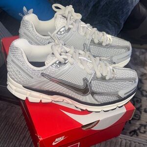 Nike zoom vomero 5